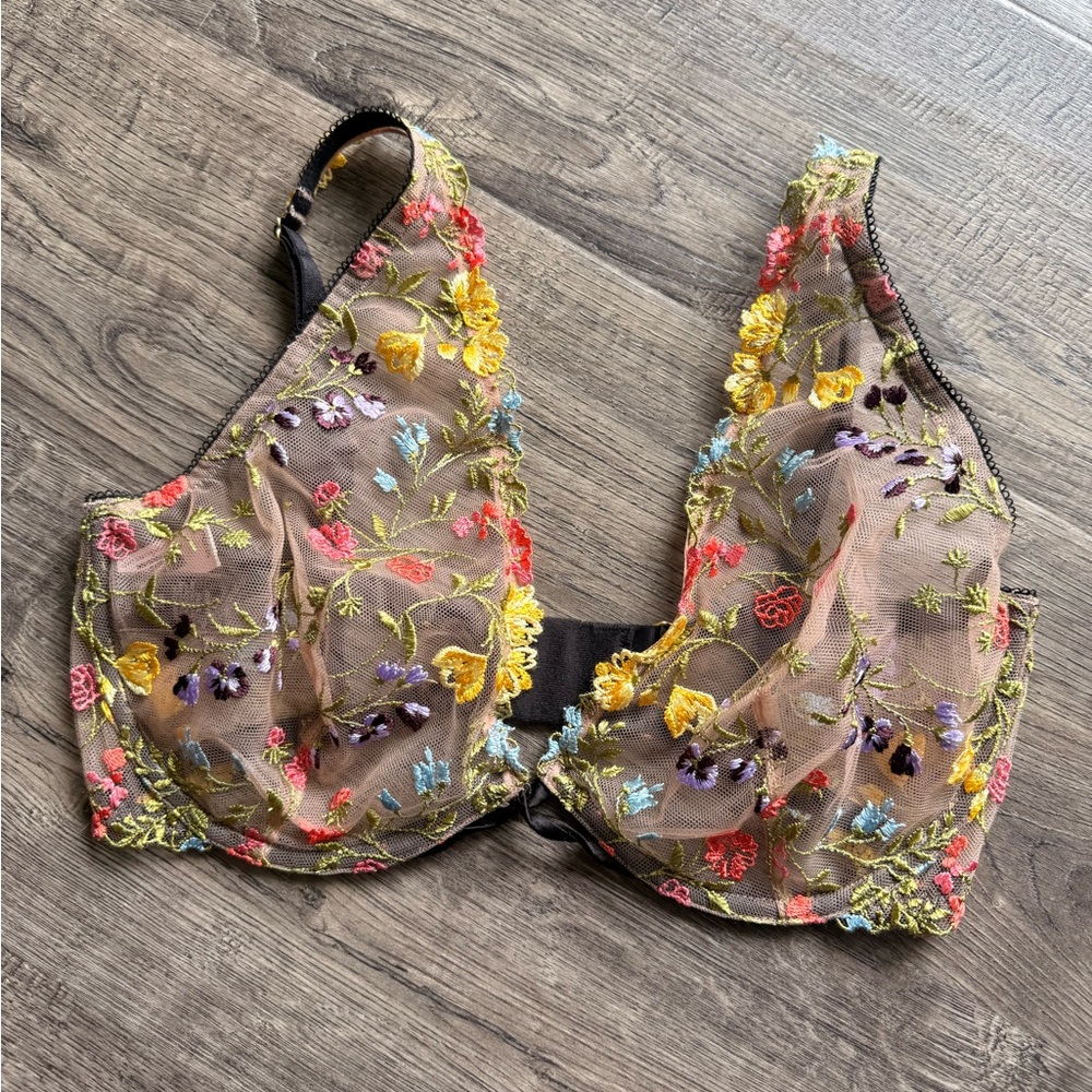 NWT Victoria's Secret Black Sheer Bra with Multicolor Floral Embroidery 32DDD